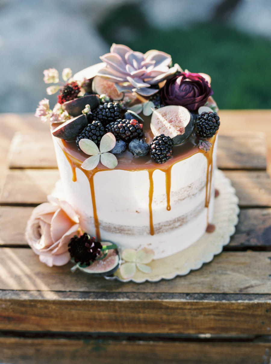 Naked wedding cake, wedding cake trends, 2018 wedding cakes