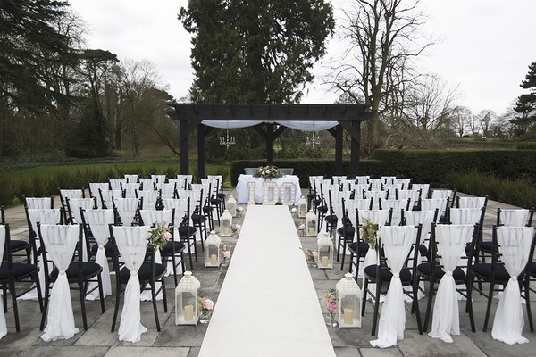 outdoor wedding ceremonies, styling outdoor wedding ceremonies, styling outdoor weddings, 