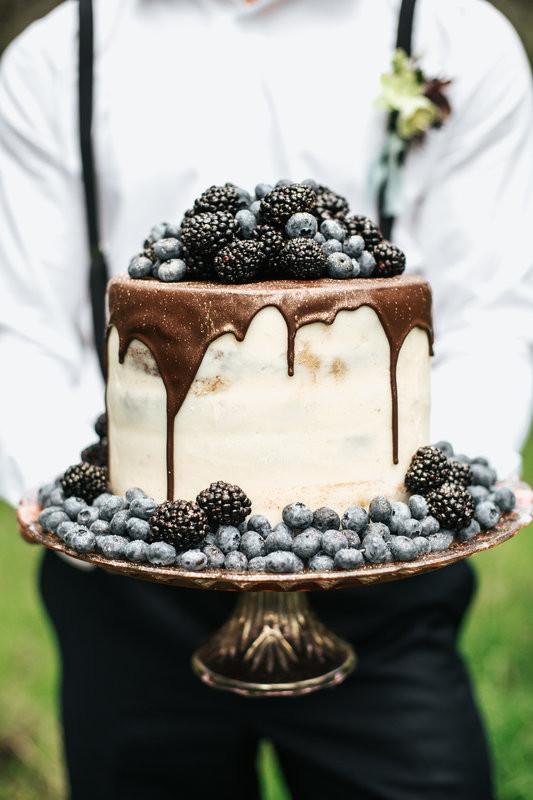 Drip wedding cakes, wedding cake trends, wedding cakes 2018